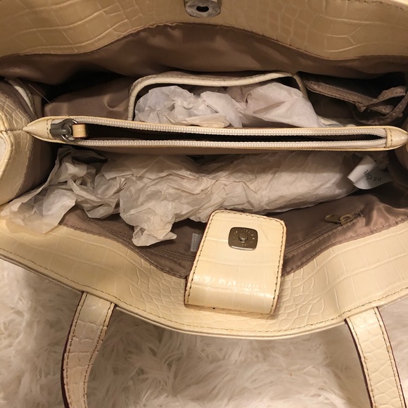 Liz Claiborne purse - Picture 3 of 8